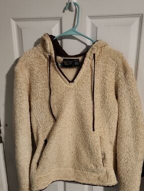 Mountain Hardwear Cream Sherpa V-Neck Hoodie with Brown Trim